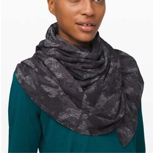 Lululemon Lightweight Vinyasa Scarf Wrap Camo Black Gray One Size Versatile
